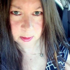 Meet your Posher, Debi